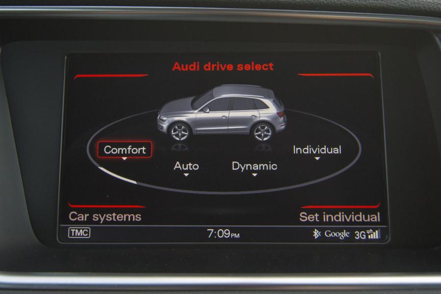 Детали интерьера Audi Q5 TDI Quattro (8R) 2013 года  (NA) (фото 18 из 33)